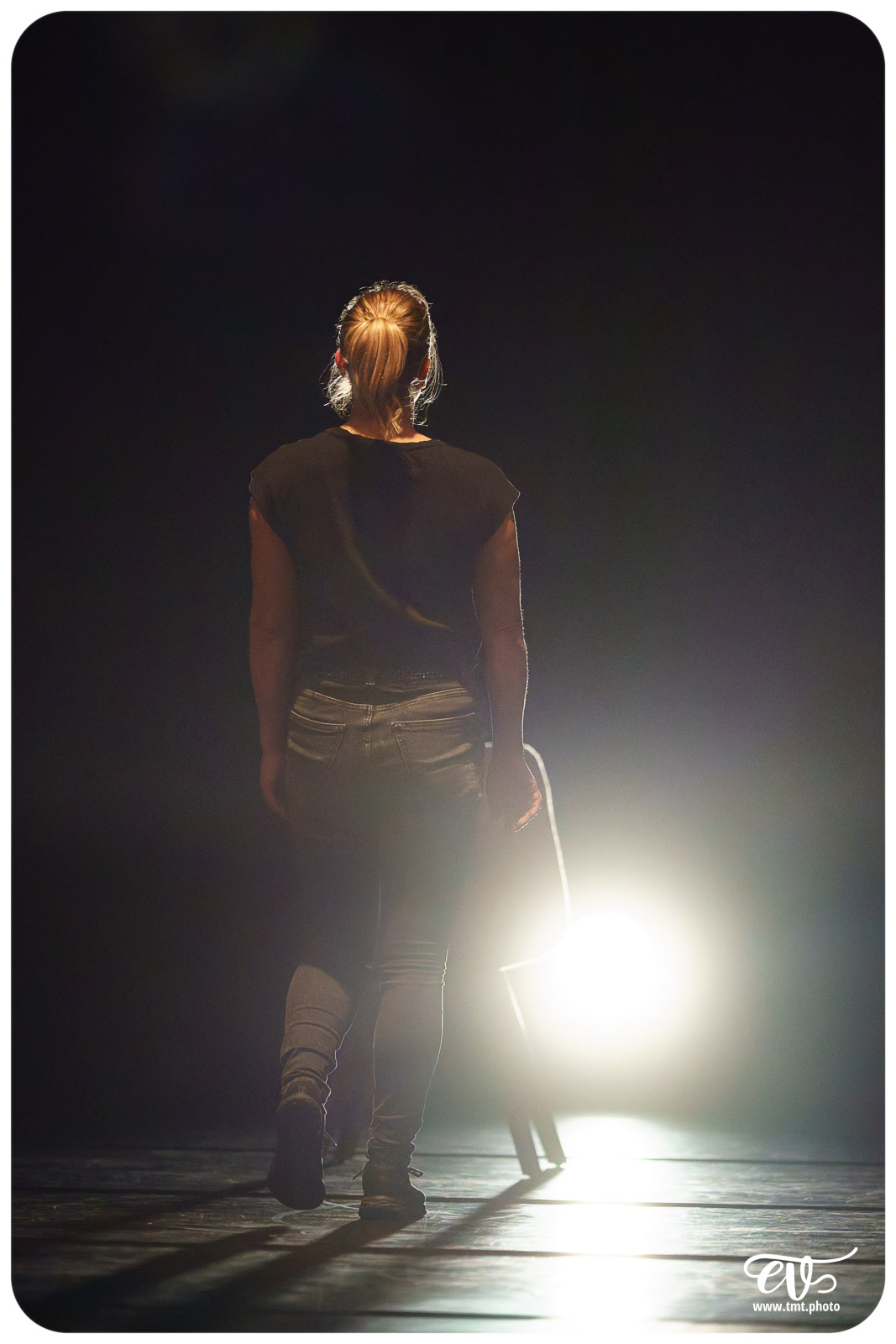 LES CHATOUILLES OU LA DANSE DE LA COLÈRE (ANDRÉA BESCOND)